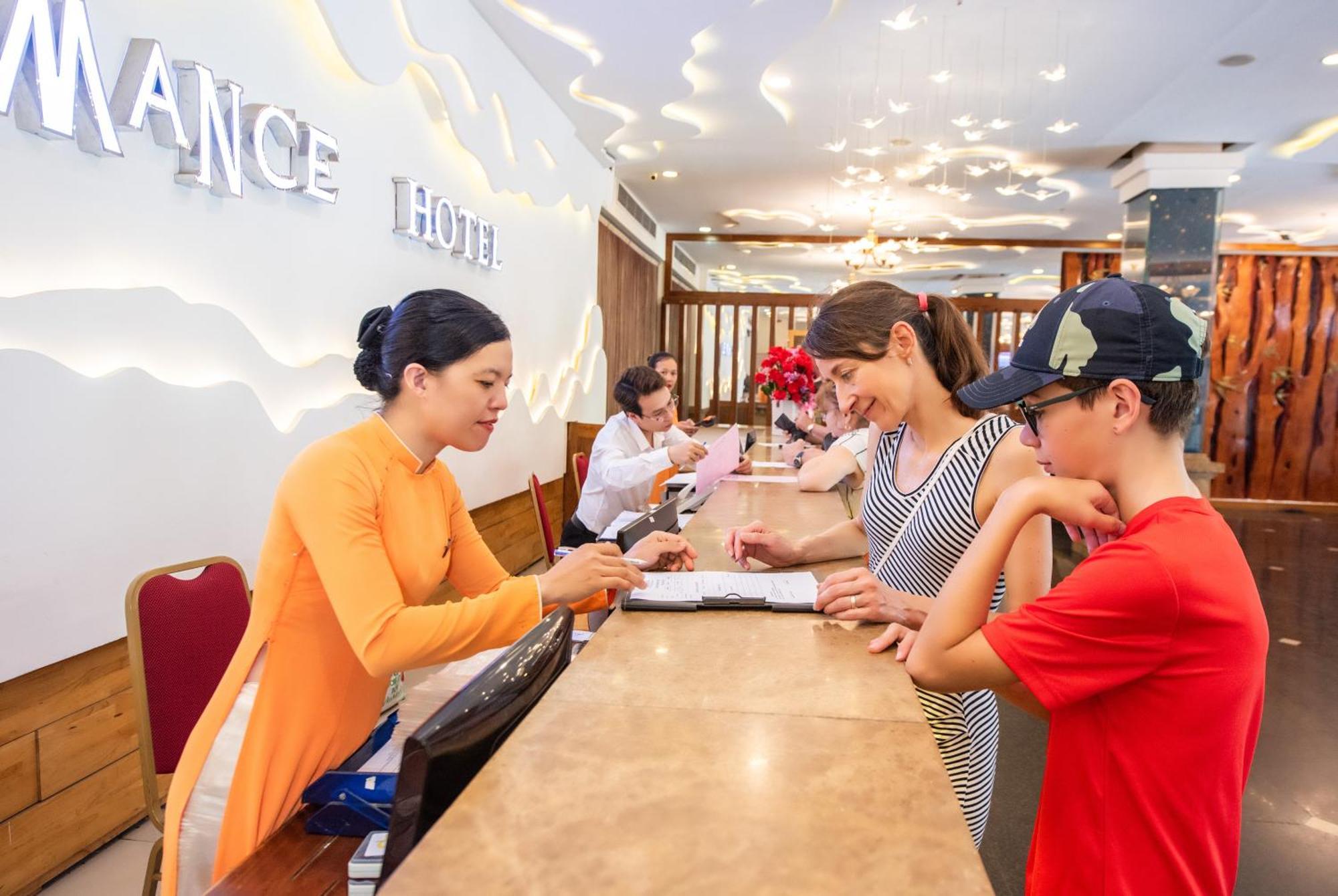 Romance Hotel Хюэ Экстерьер фото